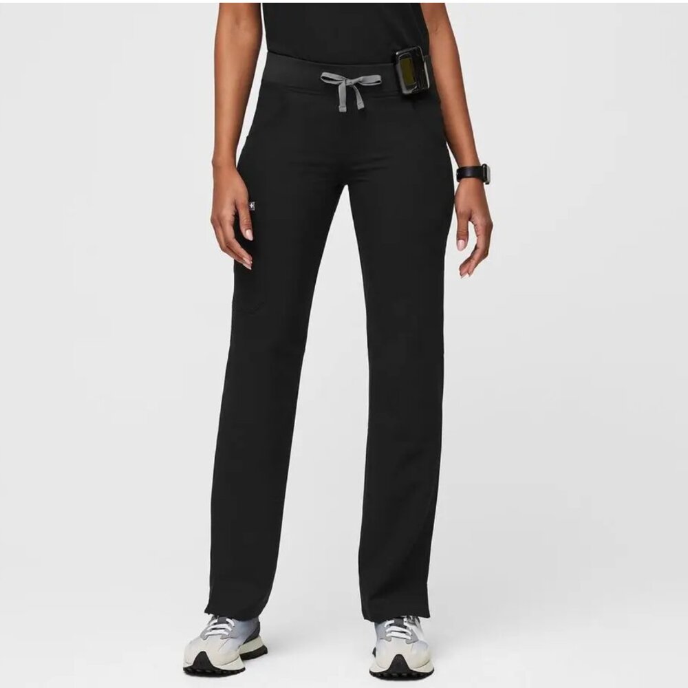 Figs Women's Kade Cargo Scrubs - Black - XS petite